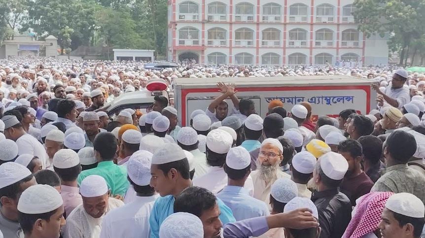 কুমিল্লায় আল্লামা নুরুল হকের জানাজায় লাখো মানুষের ঢল