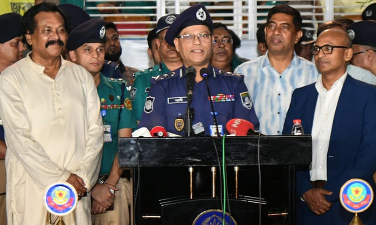 ৩৩ হাজারের বেশি মণ্ডপে শান্তিপূর্ণ পূজা চলছে: আইজিপি